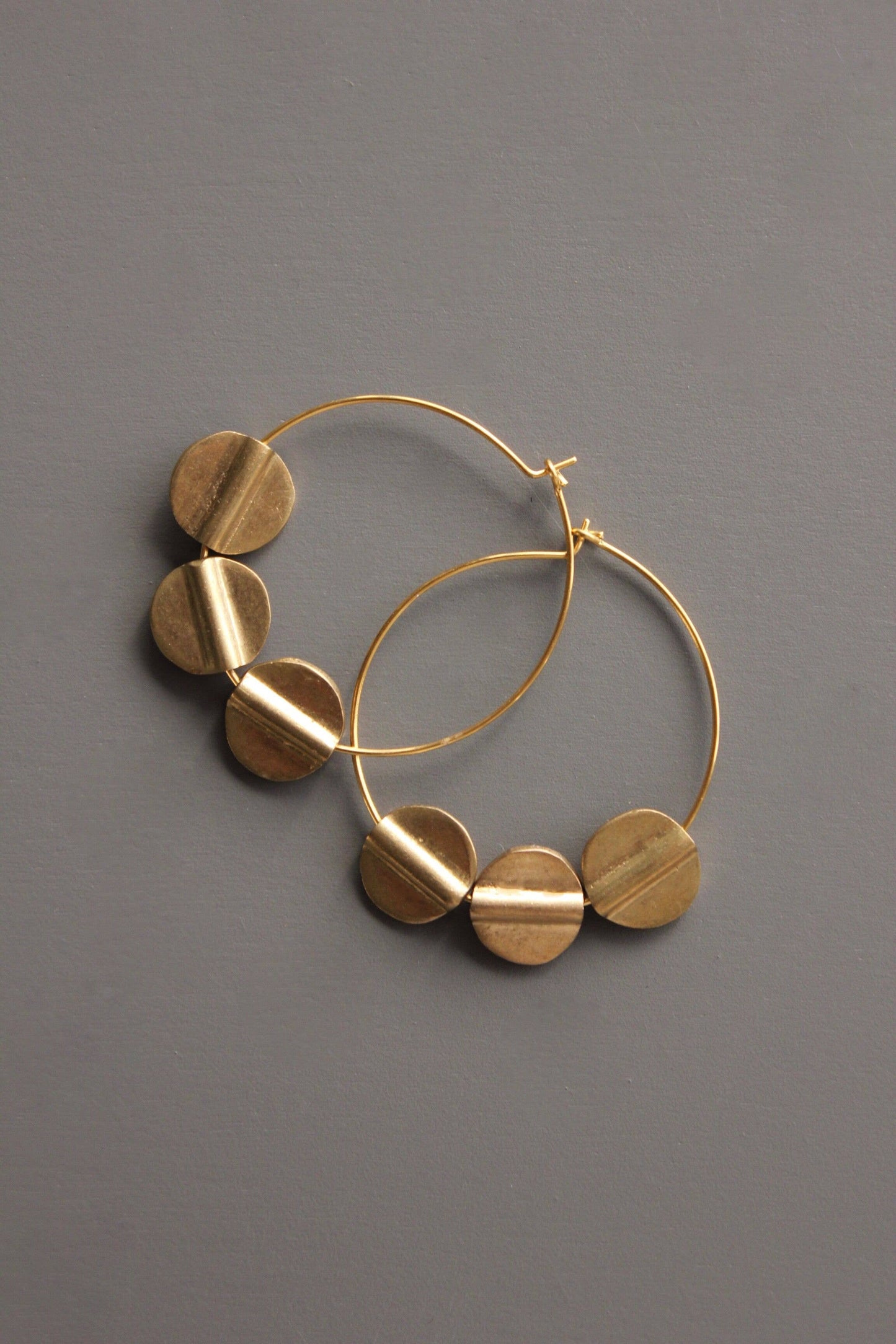 SAHE17 Brass disc hoop earrings