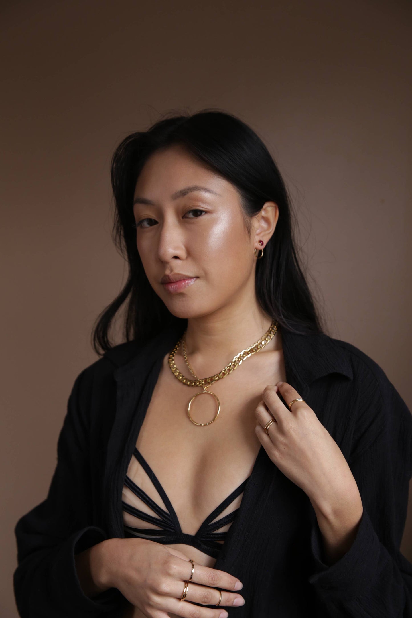 Hammered Circle Necklace: Box chain 20"