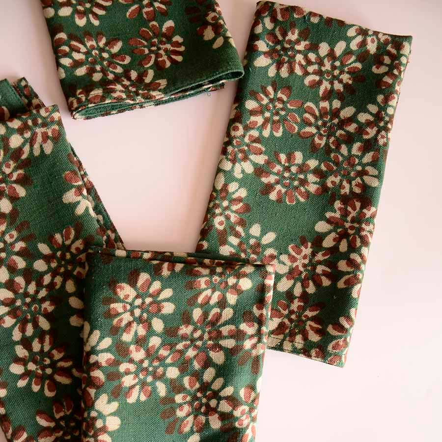 Amar Holiday Dinner Napkin Set of 4, Holiday Table Decor