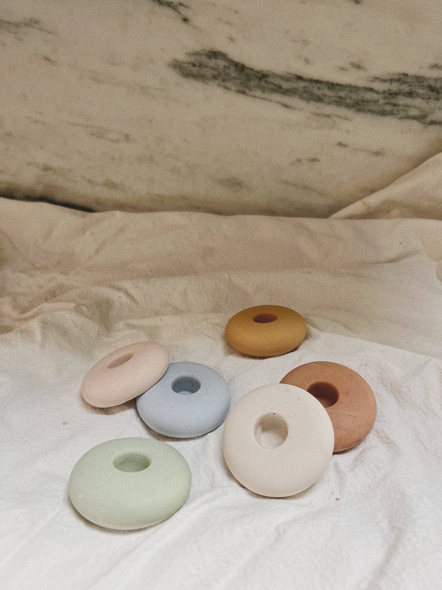 Pebble candle holder: Sand