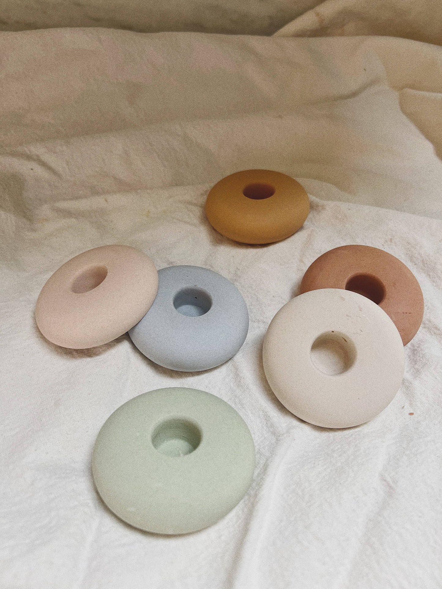 Pebble candle holder: Sand