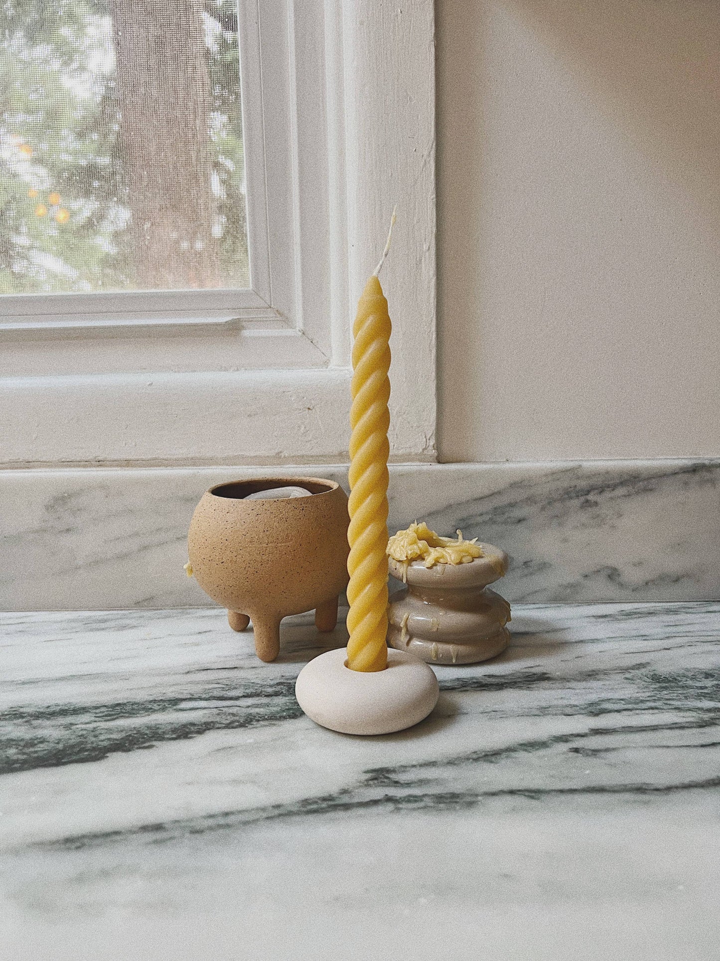 Pebble candle holder: Sand