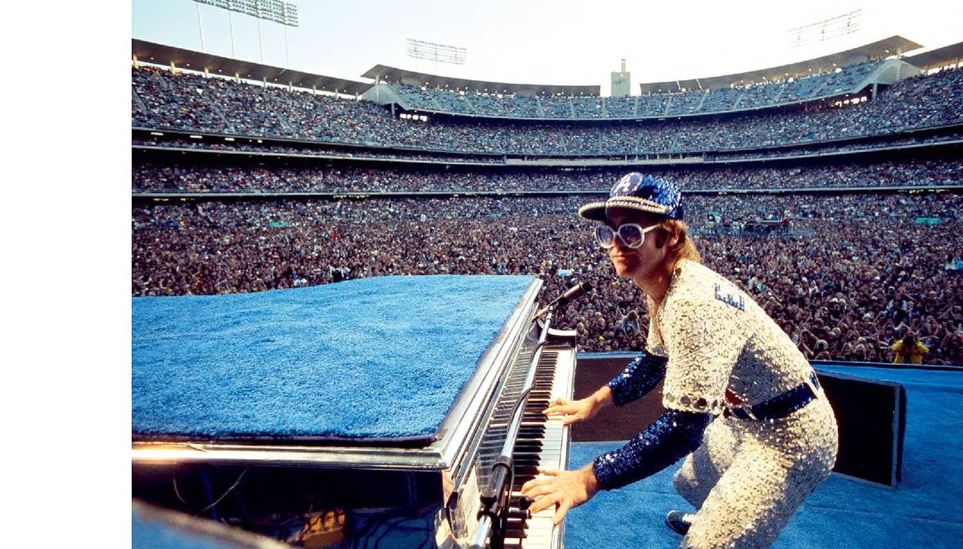 Elton John: Icon by: Hardcover; 264 pages / English