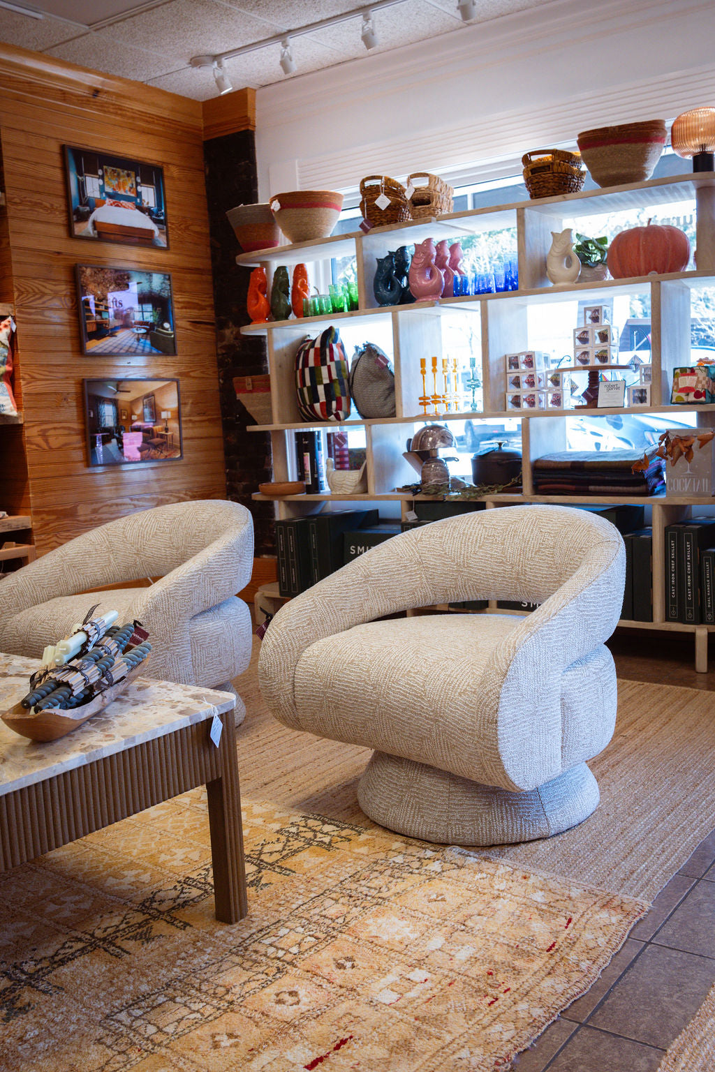 Elton Swivel Chair in Rancho Linen