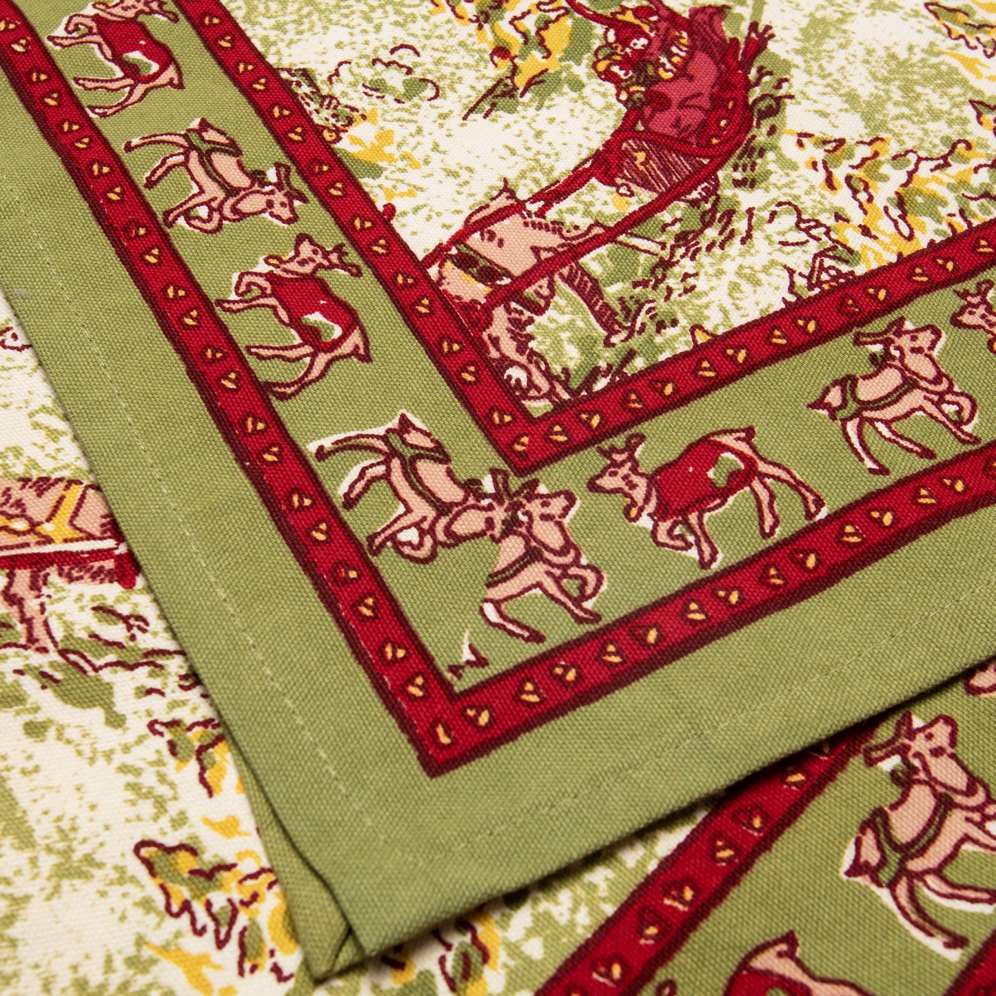 Renne Reindeer Red & Green Runner: 16" x 90"